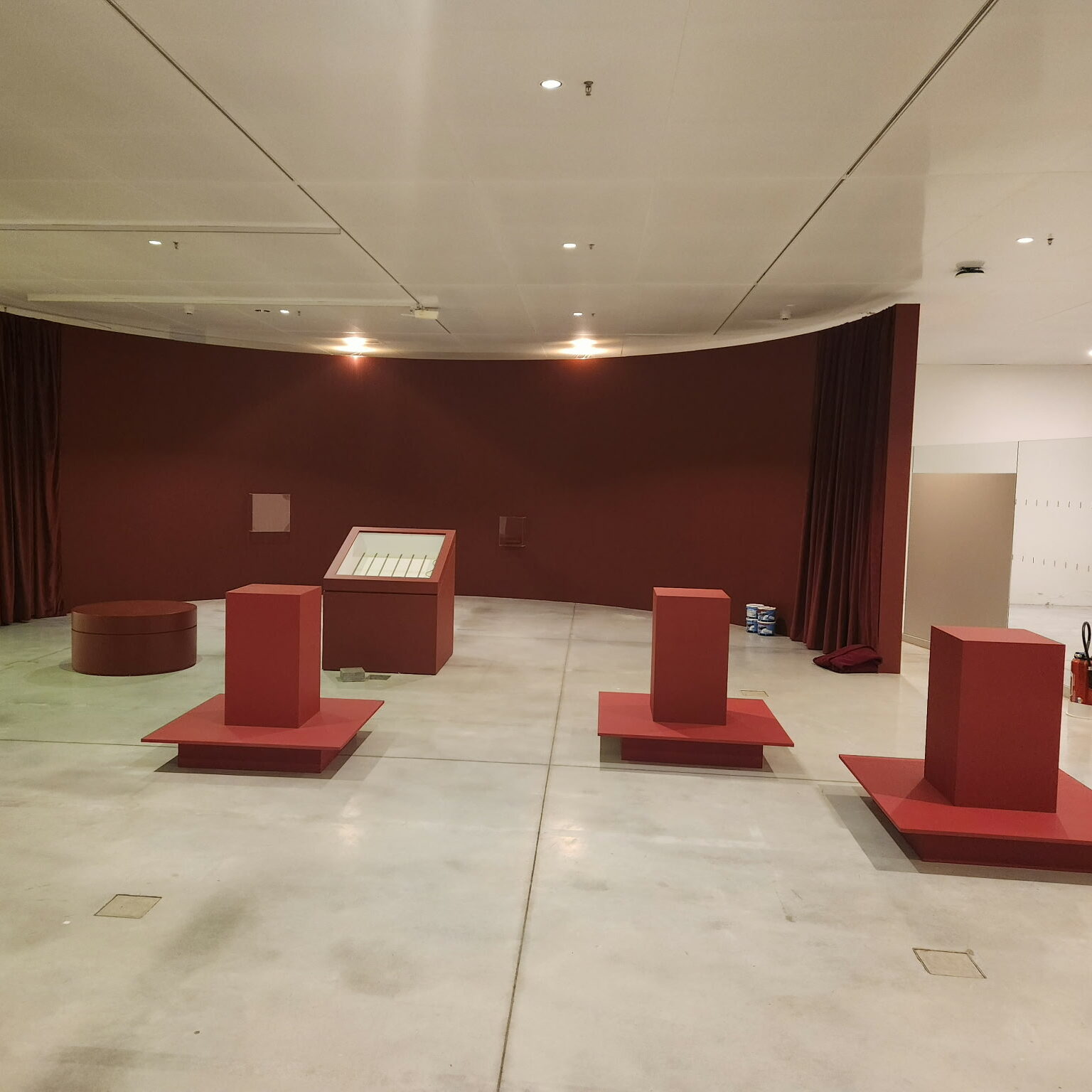 Conception mobilier exposition -Arche | Craft Décor